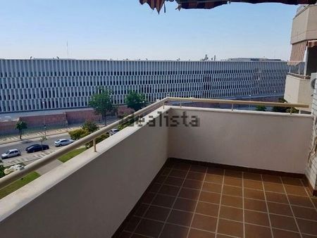 Alquiler de piso en Calle Franz Kafka - Photo 2