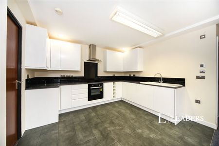 2 bedroom property to rent Matthew Street, Dunstable, Bedfordshire, LU6 - Photo 2