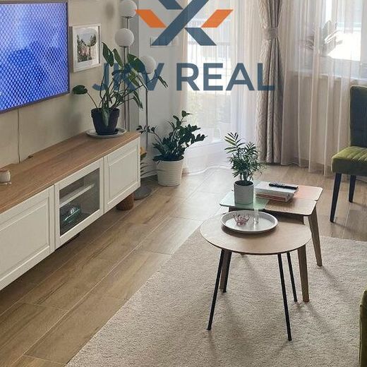 Dizajnový 2-izbový byt, balkón - Trnava, centrum - Fotografia 1