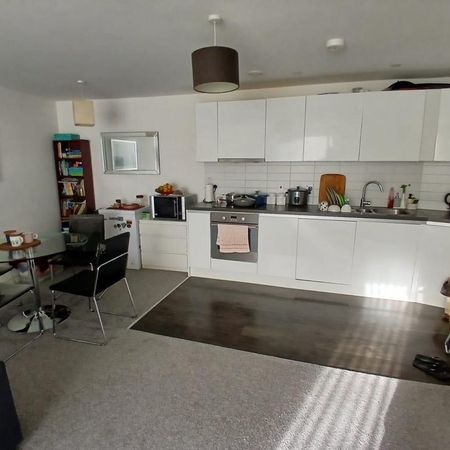 2 bedroom flat to rent - Photo 3