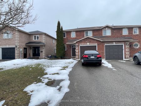 Semi-Detached Home For Lease | S8117210 - Photo 4