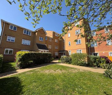 Ascot Court, Aldershot, Hampshire, GU11 - Photo 4