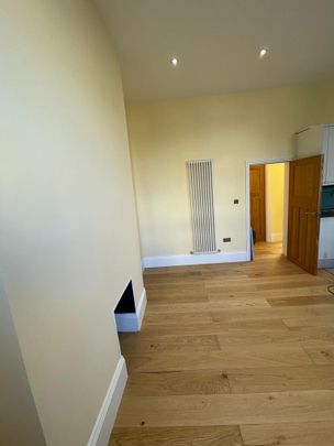 4 bedroom flat to rent - Photo 1