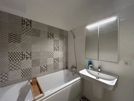 Studio cu curte proprie / metrou Stefan cel Mare/ Centrala p - Fotografie 3