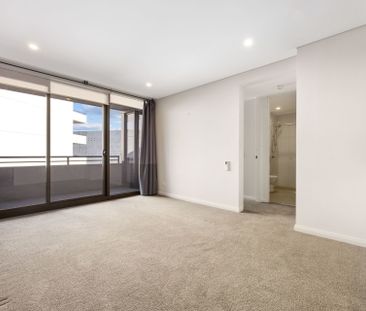 Beautifully presented apartment in a fantastic location - Photo 2