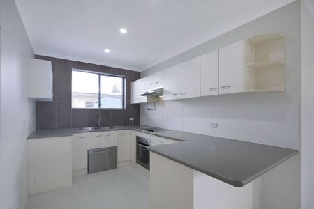 Bright, Top-Floor Apartment in Prime Clayfield Location - Photo 4