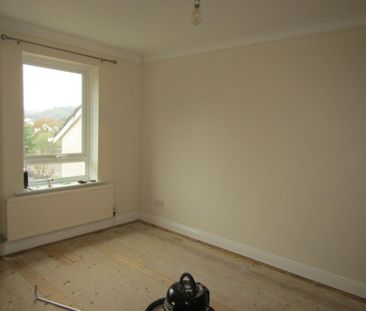 3 bed Terraced - To Let - Photo 2