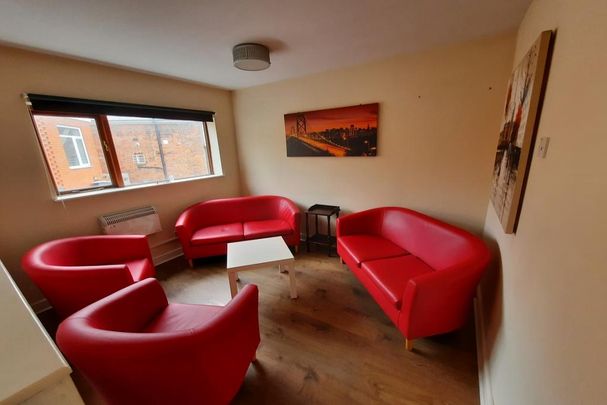 4 bedroom flat to rent - Photo 1