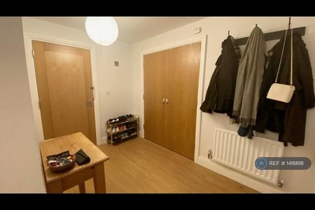2 bedroom flat to rent - Photo 3