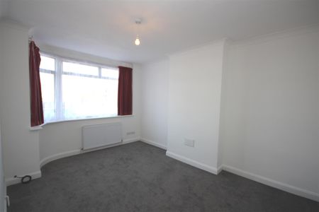 3 bedroom Semi-Detached House to let - Photo 4