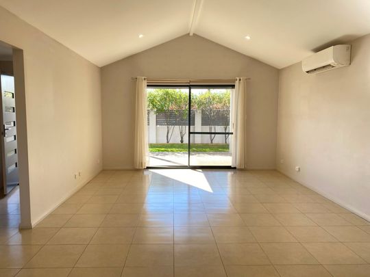 The Ultimate Blend of Location and Low-Maintenance Comfort - Photo 1