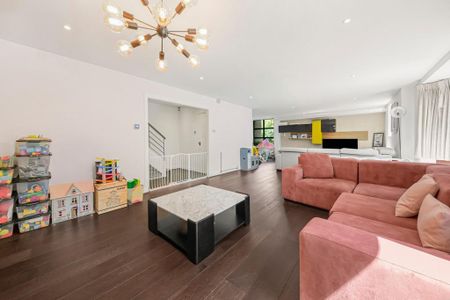 5 bedroom mews to rent - Photo 4