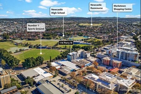 MODERN 2 BEDROOM APARTMENT - Photo 3