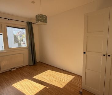 RUHIG WOHNEN. ENTSPANNT LEBEN. – 3 ZIMMER MIT BALKON & POOL | ZELLM... - Foto 2