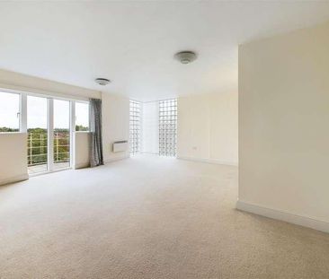 Thomas More, Ickenham Road, Ruislip, Middlesex, HA4 - Photo 6