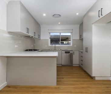 12 Charles Todd Crescent, Werrington County - Photo 3