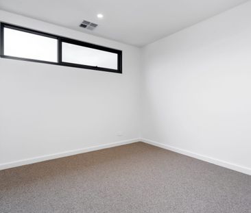 Cutting edge modern living - Photo 4