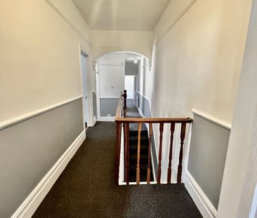 4 Bed Semi-Detached House, Beulah Hill, SE19 - Photo 3