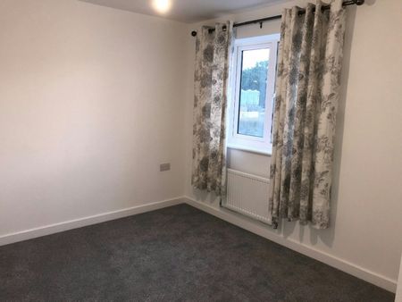 Semi-detached house to rent on - Photo 2