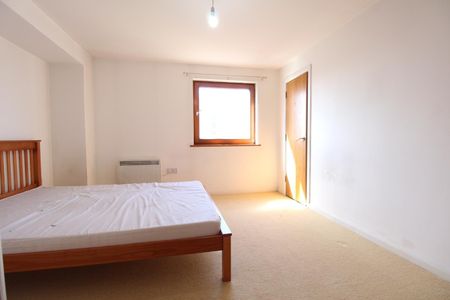 1 Bed Flat, Icon Building, IG1 - Photo 4