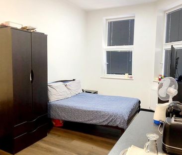 House share to rent - Photo 2