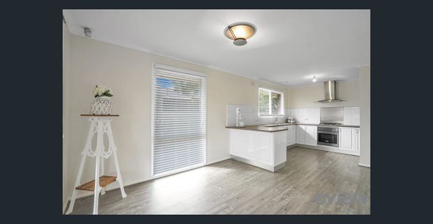 35 Daphne Crescent, Werribee, Vic 3030 - Photo 1