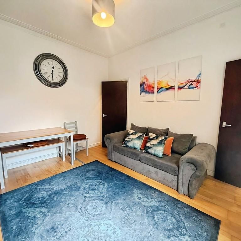 4 bedroom terraced house to rent - Photo 1