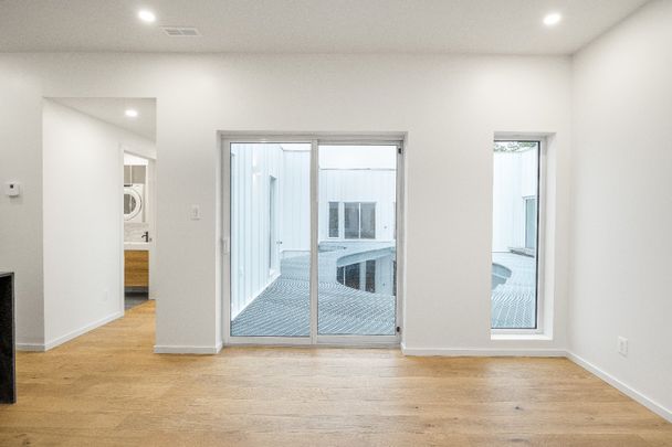 2138 Rue du Centre #201, Montréal (Le Sud-Ouest), H3K1J4 - Photo 1