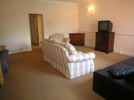 Bedroom Flat In Winton, BH9 - Photo 2