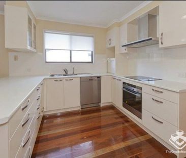 Dual living home in convenient location - Photo 4