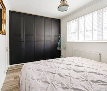 2 bedroom mews to rent - Photo 5