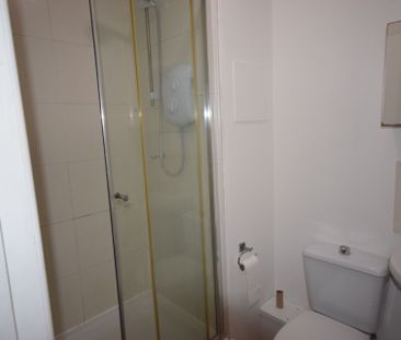 3 Bedroom Flat To Rent in Lansdowne - £1,350 pcm Tenancy Info - Photo 2