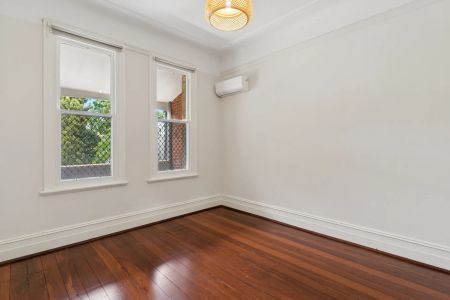 A Mighty Little Charmer in the Heart of Perth - Photo 5