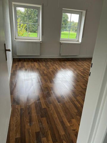 Geräumige 4,5-Zimmer-Wohnung über 2 Etagen mit Terrasse und Garten in ruhiger Lage - Photo 4