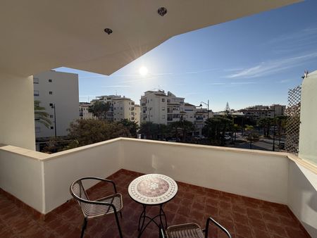 Middle Floor Apartment in Estepona - Photo 2