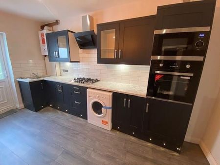 4 bedroom house share to rent - Photo 3