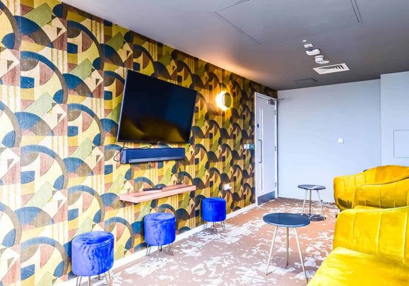 Platinum Studio - Photo 1