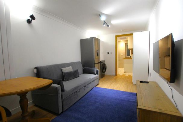 Studio to rent - Photo 1