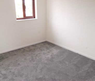 2 bedroom end of terrace house to rent - Photo 4