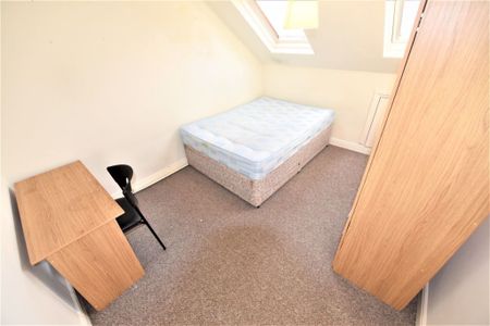5 bedroom House in Headingley Avenue (5 Bed), Leeds - Photo 2