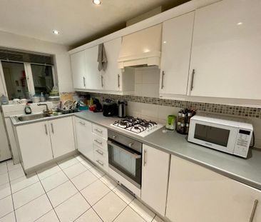 1 bedroom in a house share to rent - Photo 5