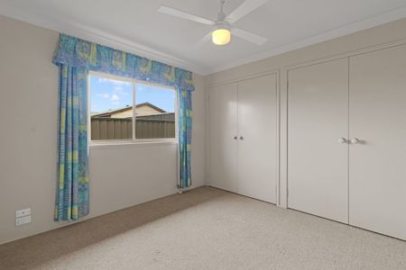 Well Maintained Villa - Photo 3