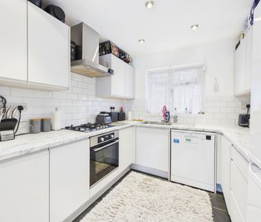 4 bedroom House in Newquay Drive, Reading - Photo 3