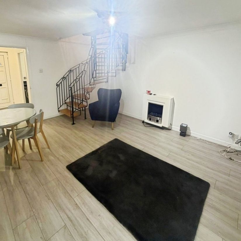 Lon Carreg Bica, Birchgrove, SWANSEA - Photo 1