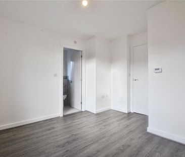 3 bedroom detached house to rent - Photo 3