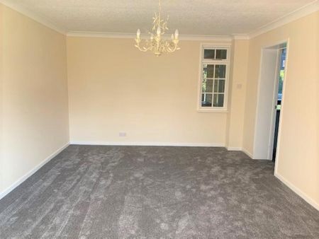 3 bedroom Detached for rent - Photo 2