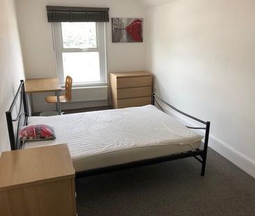 1 bedroom in a house share to rent - Photo 3