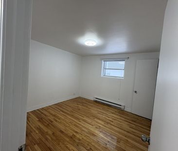 Grand 3 1/2 Lumineux, 4 Appareils Inclus - Photo 1