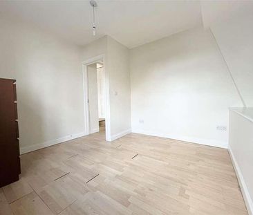 Turners Hill, Cheshunt, EN8 - Photo 3