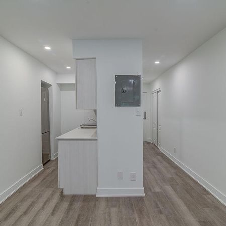 Studio Apartments Available - A louer • For Rent - Photo 4